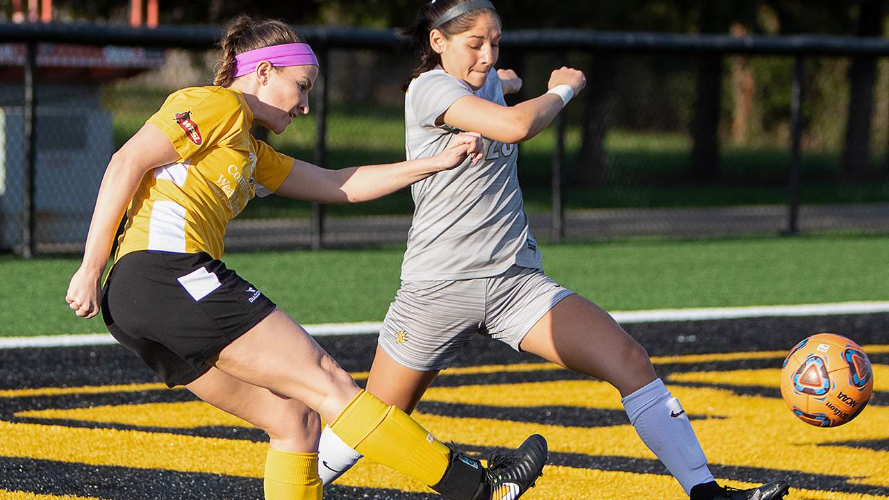 Rachel MacLeod crosses one in against Ohio Dominican on April 22, 2018 | Daniel Herlensky