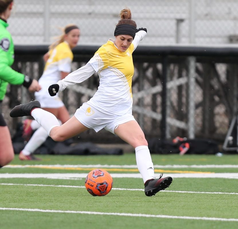 Eagles' midfielder Kelly DeNiro plays a pass against Ohio Dominican University on March 31, 2019 | Ken Tishenkel